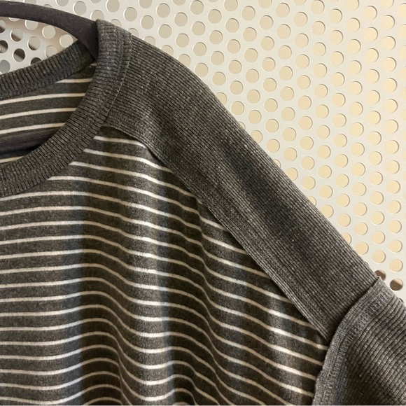 Love Riche Round Neck Sweater Statement Sleeves Size Medium Grey White Stripes - Picture 3 of 9